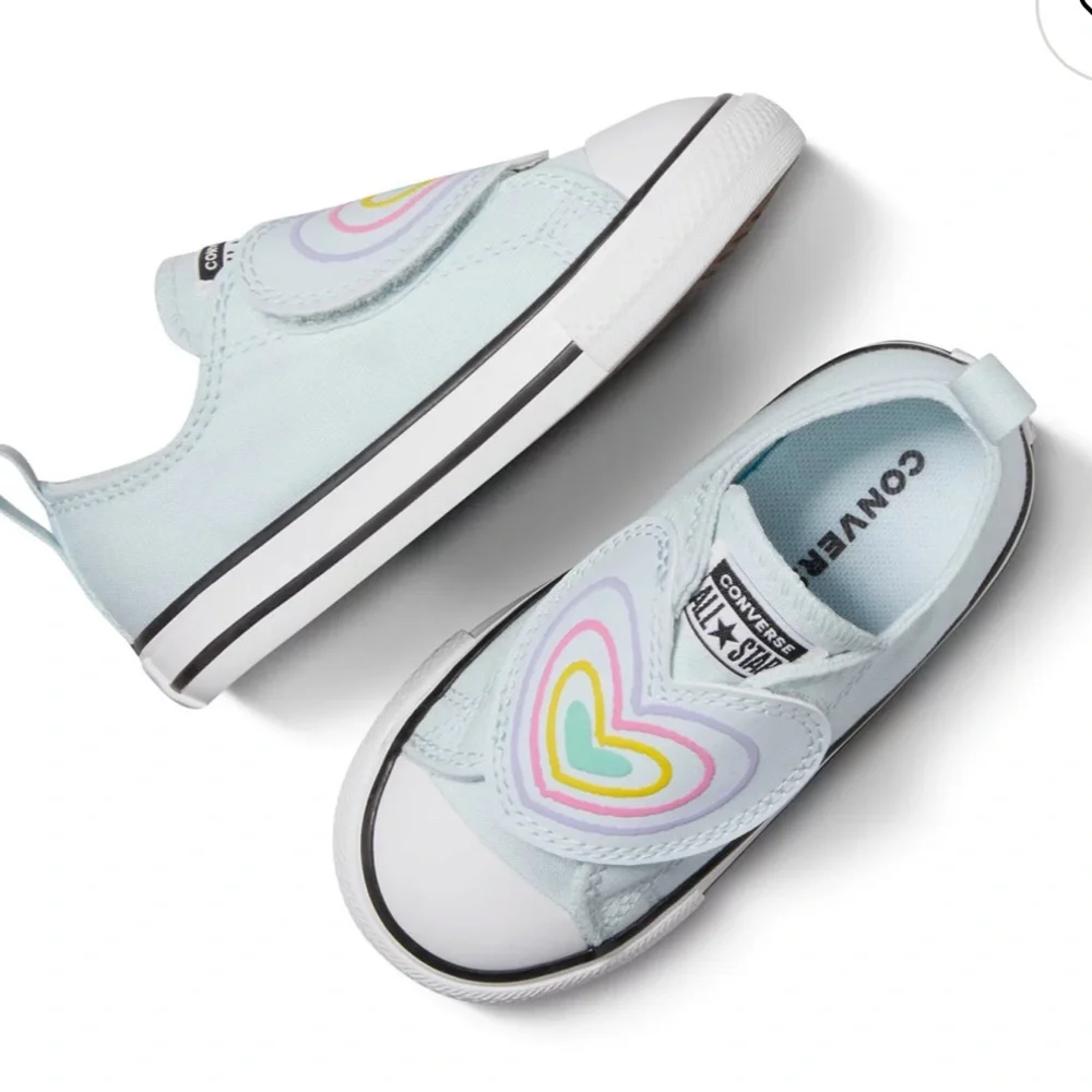 Converse Chuck Taylor All Star Heart Sneaker